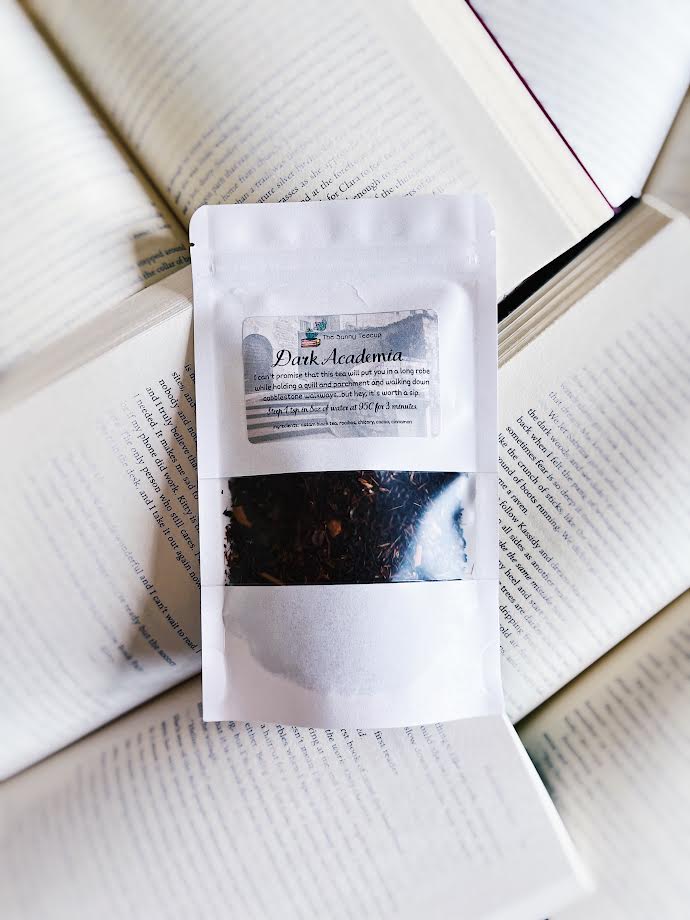 Dark Academia - Black Tea
